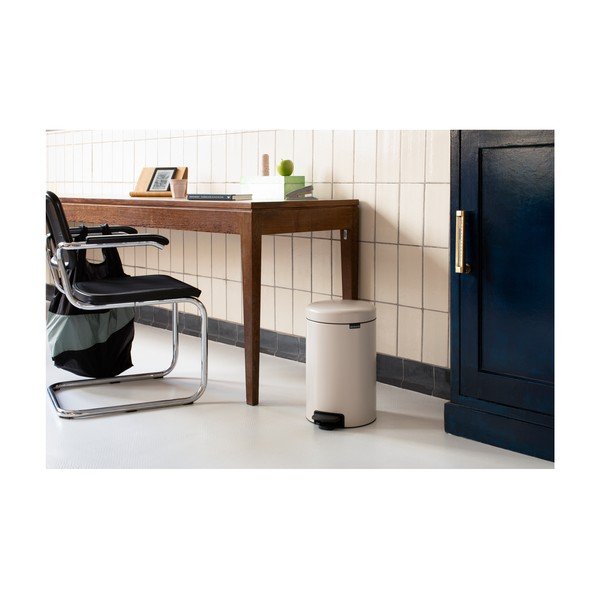 Bež željezna kanta za smeće s pedalom 12 l NewIcon – Brabantia-image-1