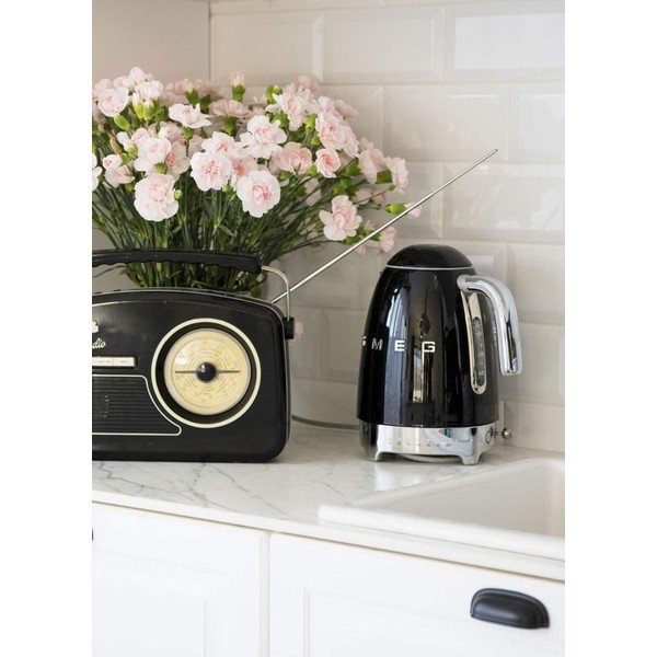 Crno kuhalo za vodu od nehrđajućeg čelika 1,7 l Retro Style – SMEG-image-1