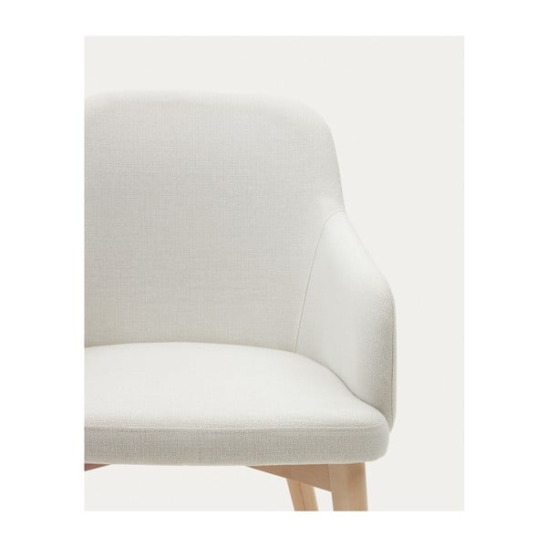 Krem podstavljena blagovaonska stolica s naslonima za ruke Nelida – Kave Home-image-1