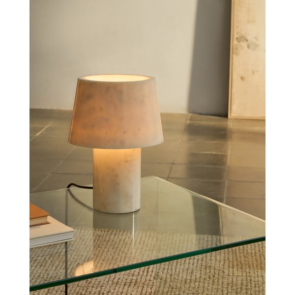 Mramorna stolna lampa boje slonovače s mramornim sjenilom (visina 27 cm) Alaro – Kave Home-image-1