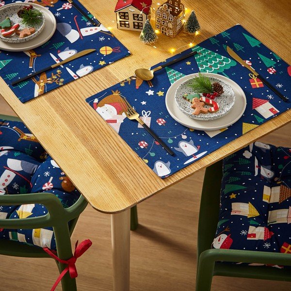 Tekstilni podmetač 2 kom s božićnim motivom 30x46 cm Santa's Christmas Wonderland – Catherine Lansfield-image-3