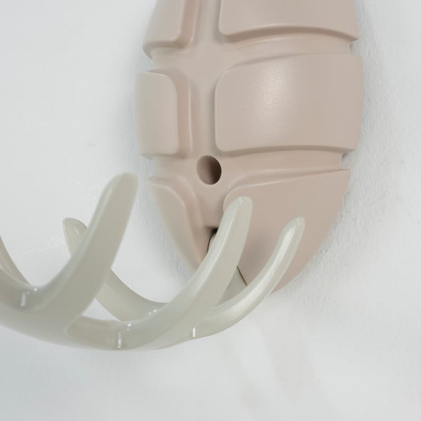 Bež plastična zidna kuka Bug – Spinder Design-image-4