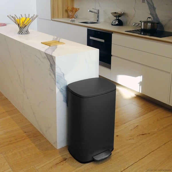 Mat crna željezna kanta za smeće s pedalom 50 l   Akira – Spirella-image-1
