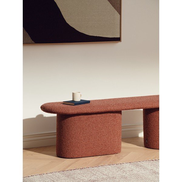 Ciglasta podstavljena klupa od bouclé tkanine Rull – noo.ma-image-3