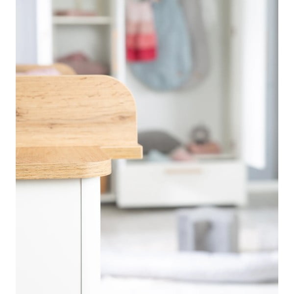 Bijela niska dječja komoda u dekoru hrasta s promjenjivim stolom 119x100 cm Ava – Roba-image-4