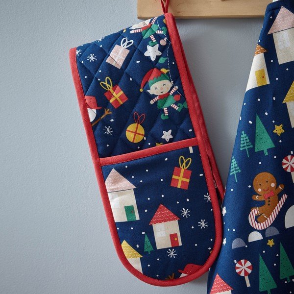 Kuhinjska rukavica s božićnim motivom Santa's Christmas Wonderland – Catherine Lansfield-image-1