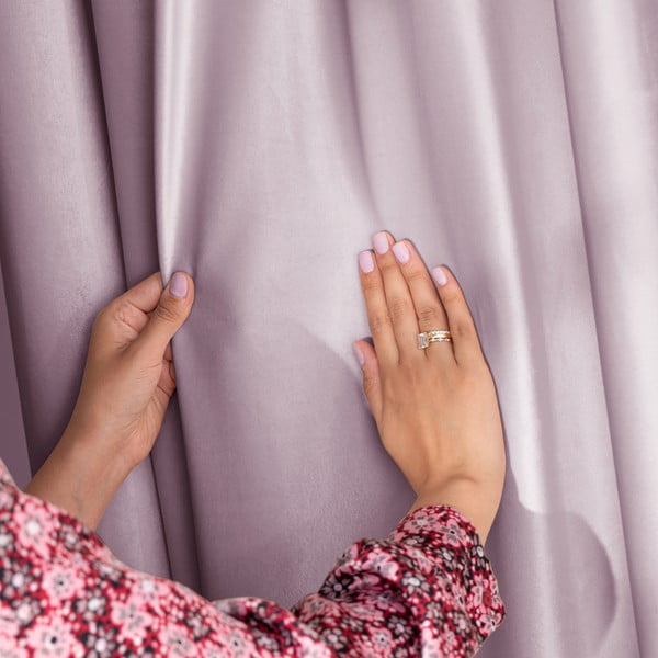 Svijetlo ružičasta zavjesa za djelomično zamračenje od samta 140x270 cm Eyelets – Restilo-image-3