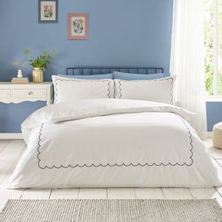 Bijela/plava posteljina za bračni krevet/za produženi krevet 230x220 cm Scallop Border – Catherine Lansfield