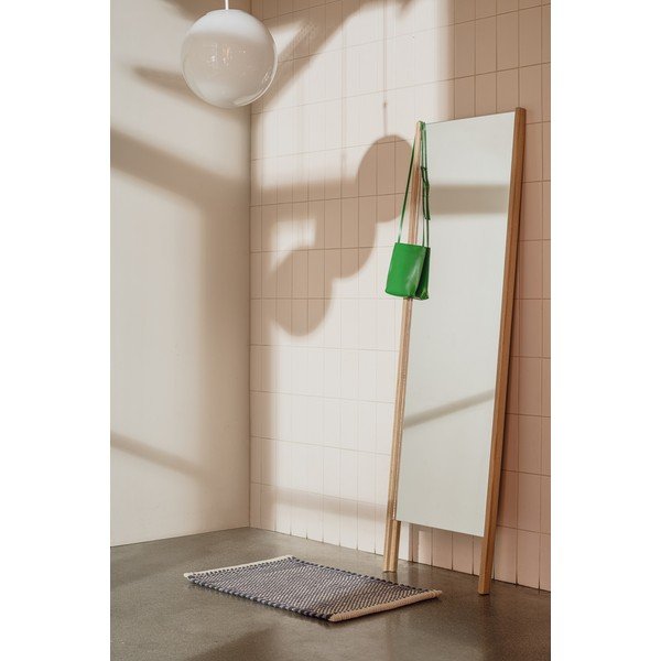 Stojeće ogledalo s okvirom od masivnog drveta 49x166 cm Lun – noo.ma-image-1