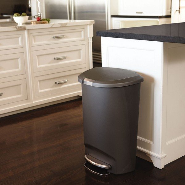 Tamno siva plastična kanta za smeće s pedalom 50 l – simplehuman-image-1