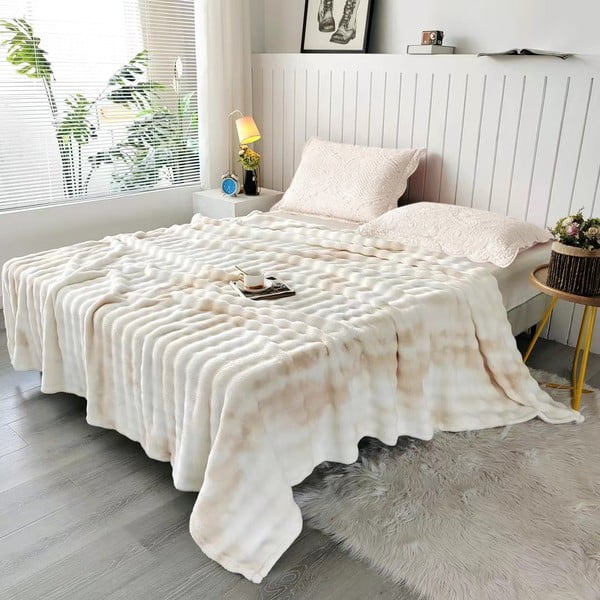 Krem prekrivač od mikropliša 150x200 cm Victory – My House