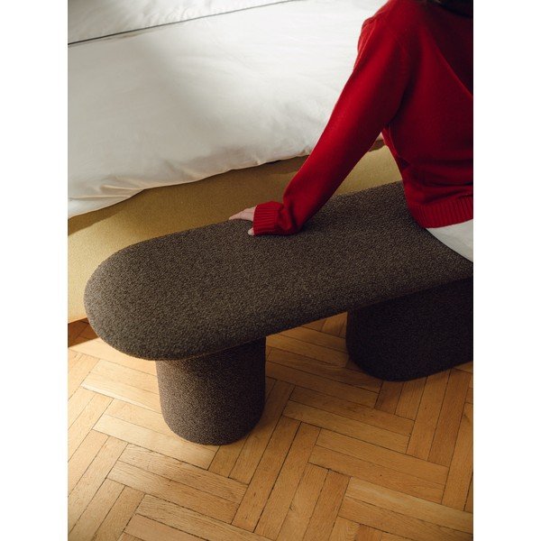 Smeđa podstavljena klupa od bouclé tkanine Rull – noo.ma-image-1