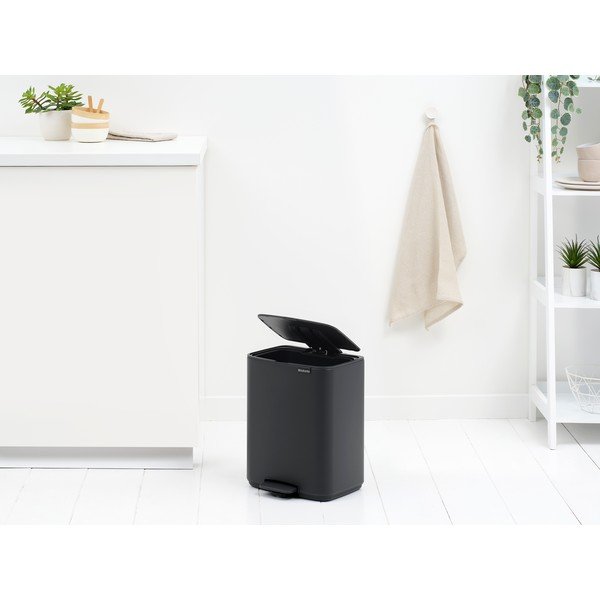 Tamno siva željezna kanta za smeće s pedalom 12 l Bo – Brabantia-image-1
