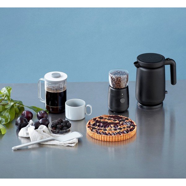 Crno plastično kuhalo za vodu 1 l Foodie – RIG-TIG-image-1