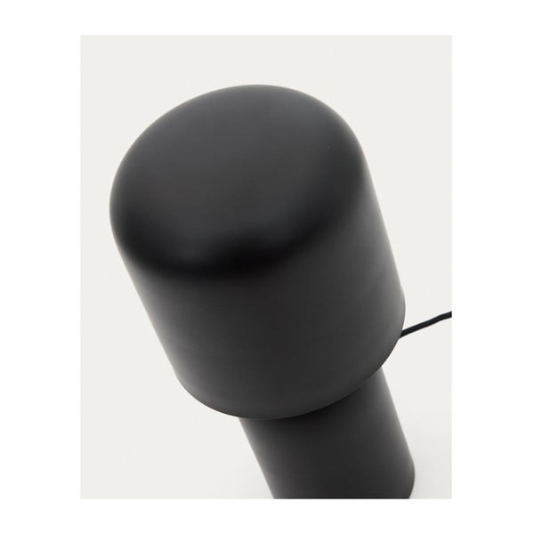 Crna stolna lampa s metalnim sjenilom (visina 28 cm) Monze – Kave Home-image-3