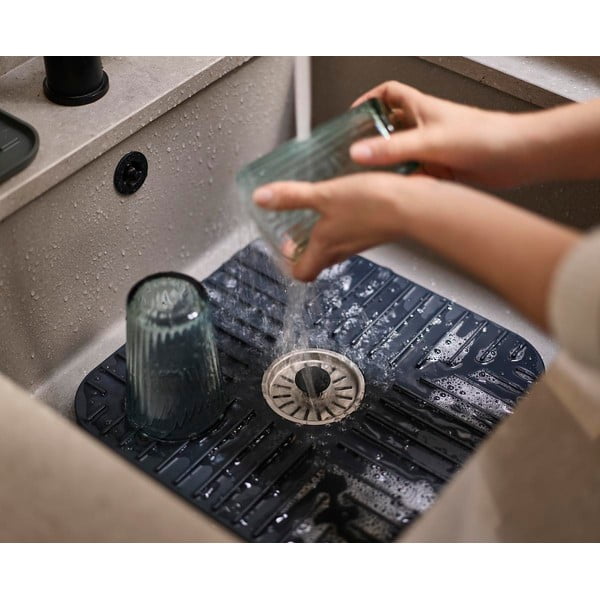 Protuklizna prostirka za umivaonik 30x30 cm SinkShield – Joseph Joseph-image-1