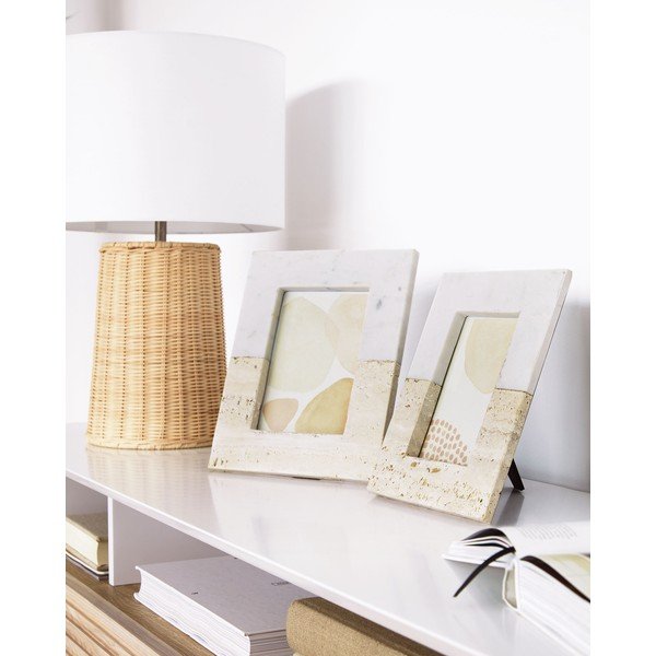 Bijeli kameni stojeći okvir 18x23 cm Uria – Kave Home-image-1