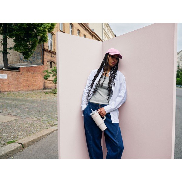 Krem termosica od nehrđajućeg čelika sa slamkom 890 ml Quencher H2.O FlowState™ Tumbler Cream 2.0 – Stanley-image-1