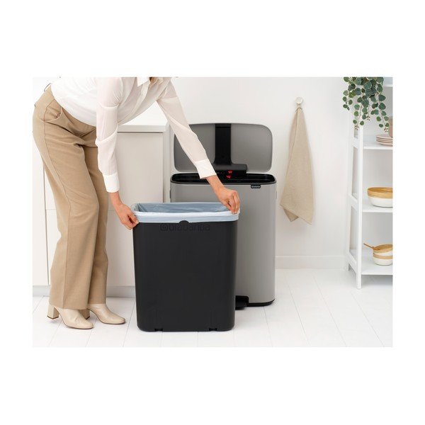 Svijetlo siva željezna kanta za smeće s pedalom 60 l Bo – Brabantia-image-2