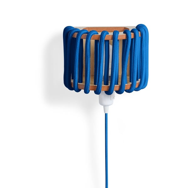 Plava zidna svjetiljka s drvenom strukturom EMKO Macaron, duljina 20 cm-image-1