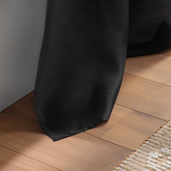 Crna zavjesa od mikrosatena 140x240 cm Shana – douceur d'intérieur-image-3
