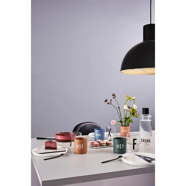 Tamno zelena porculanska šalica 300 ml Hey – Design Letters-image-3