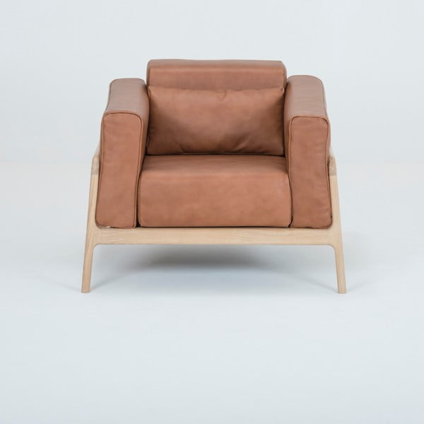 Konjak smeđa fotelja od bivolje kože s konstrukcijom od punog hrasta Gazzda Fawn-image-1