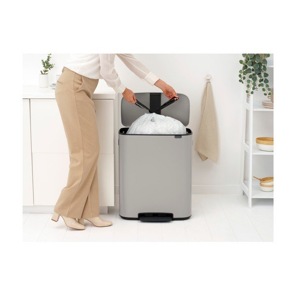 Svijetlo siva željezna kanta za smeće s pedalom 60 l Bo – Brabantia-image-3
