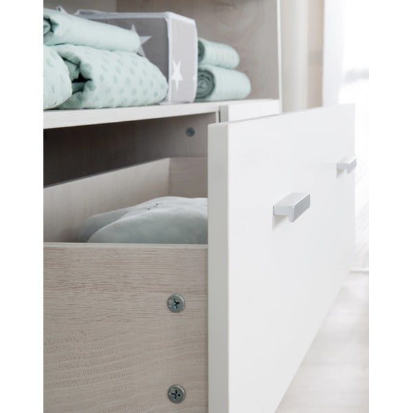 Bijela niska dječja komoda u dekoru hrasta s promjenjivim stolom 117x98 cm Julia – Roba-image-3