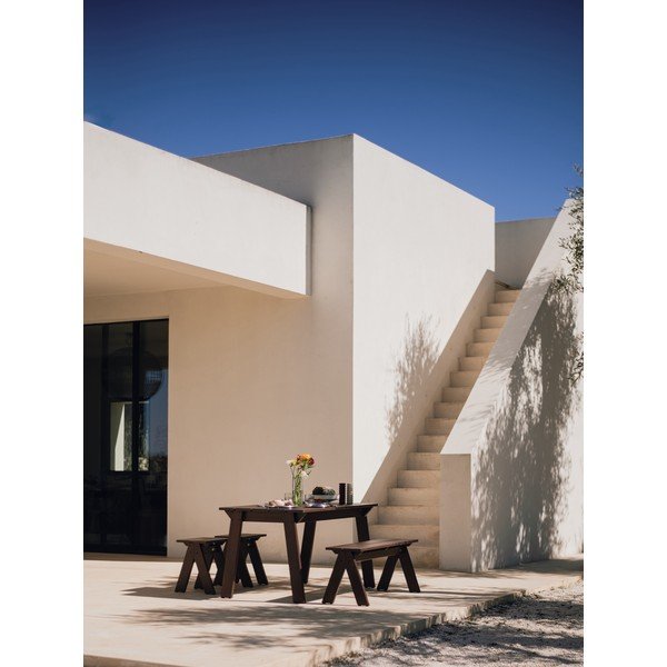 Tamno smeđa vrtna klupa od masivnog drveta Navo – noo.ma-image-4