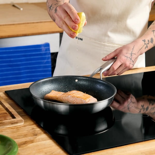 Tava s neprijanjajućom površinom od nehrđajućeg čelika ø 26 cm Lucca 3.0 – FABINI-image-1