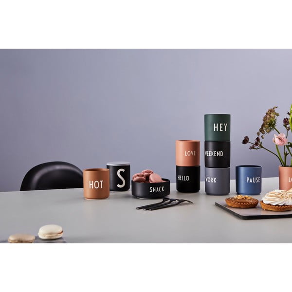 Tamno zelena porculanska šalica 300 ml Hey – Design Letters-image-4