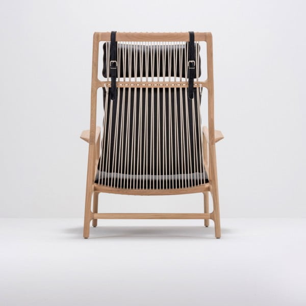 Fotelja sa masivnom hrastovom konstrukcijom i sjedalom od crne bivolje kože Gazzda Dedo-image-3