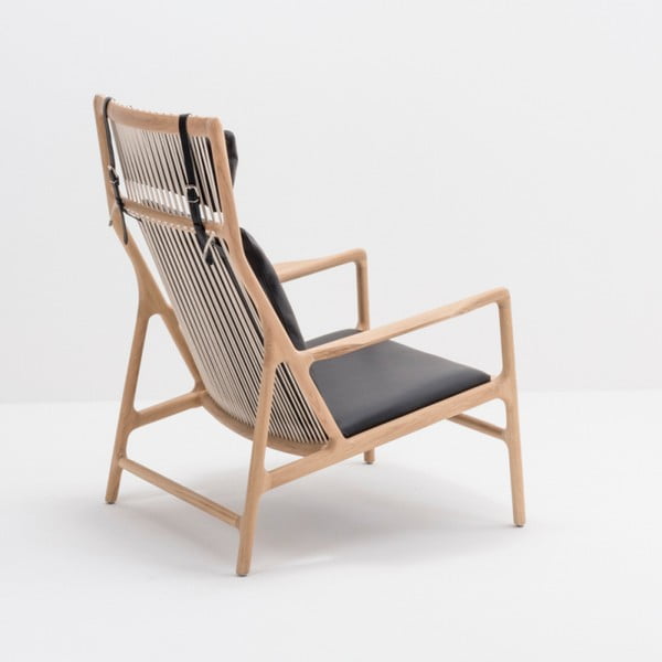 Fotelja sa masivnom hrastovom konstrukcijom i sjedalom od crne bivolje kože Gazzda Dedo-image-2