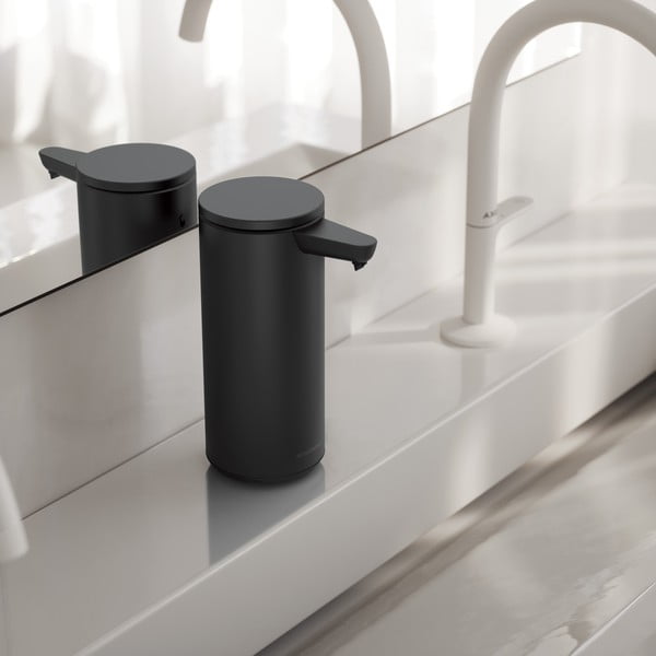 Crni željezan automatski dozator sapuna 266 ml – simplehuman-image-1