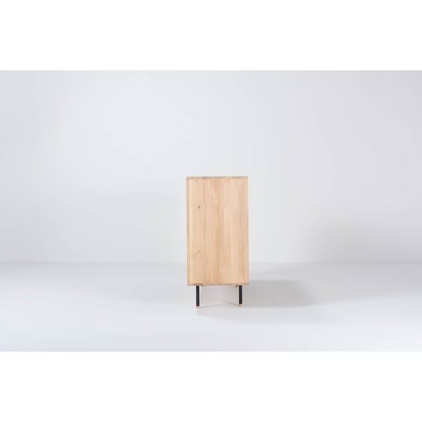 Crna/u prirodnoj boji niska komoda od punog hrasta 176x100 cm Fina – Gazzda-image-4