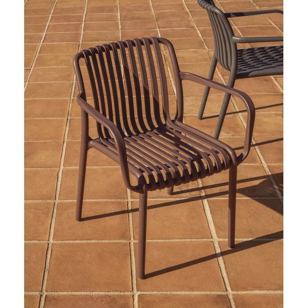 Smeđa plastična vrtna stolica Isabellini – Kave Home-image-1