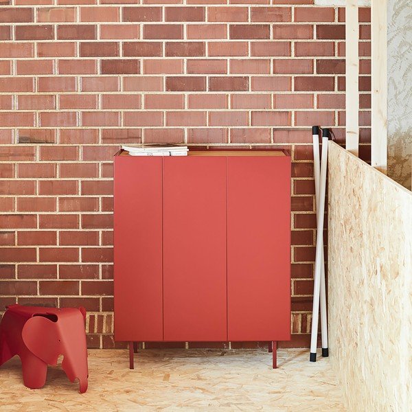 Crvena visoka komoda u dekoru hrasta 95x120 cm Arista – Teulat-image-1