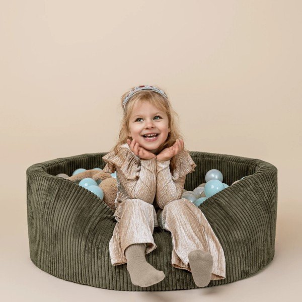 Kaki zeleni bazen s lopticama od samta 90x90x30 cm Montessori – Meowbaby-image-1