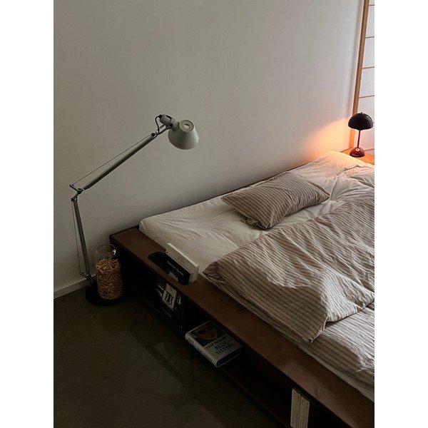 Smeđi bračni krevet od borovine s podnicom 160x200 cm Ziggy – Karup Design-image-1