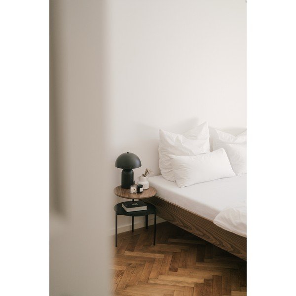 Crni/u tamnoj prirodnoj boji noćni ormarić s pločom stola u dekoru oraha Tu – noo.ma-image-2