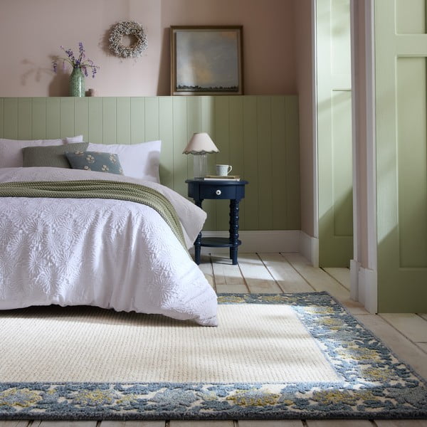 Plavi/boje slonovače ručno rađen tepih od mješavine vune 160x230 cm Myla Floral Frame – Flair Rugs-image-1