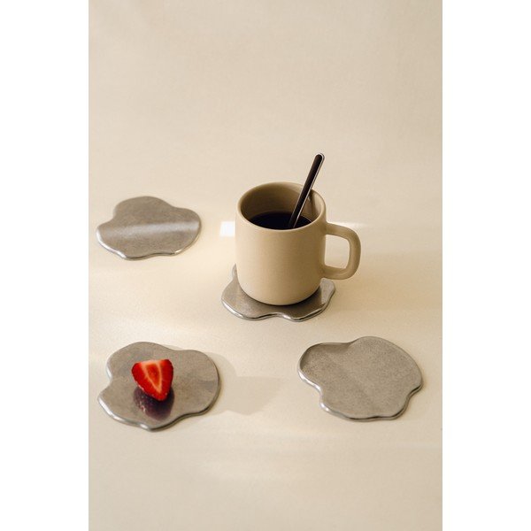 Metalni podmetači za čaše u setu 4 kom u srebrnoj boji Plama – noo.ma-image-2