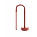 Crvena metalna LED stolna lampa (visina 30 cm) Bow – Kave Home