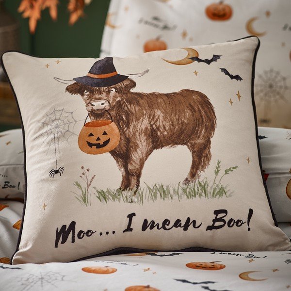 Ukrasni jastuk s motivom noći vještiva 45x45 cm Halloween Highland Cow – Catherine Lansfield-image-1