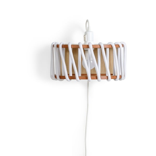 Bijela zidna svjetiljka s drvenom strukturom EMKO Macaron, dužina 30 cm