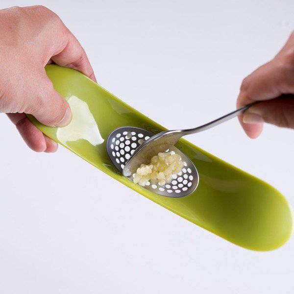 Zelena preša za češnjak Joseph Joseph Garlic Rocker-image-3