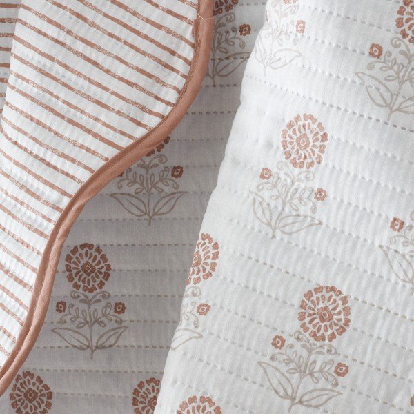 Bijeli prošiven prekrivač 220x230 cm Woodblock Floral – Pineapple Elephant-image-2