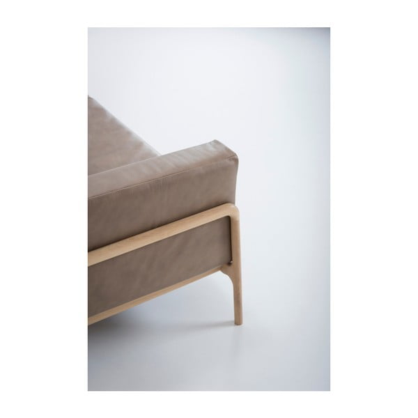 Kauč od svijetlosmeđe bivolje kože s masivnom hrastovom konstrukcijom Gazzda Fawn, 240 cm-image-3