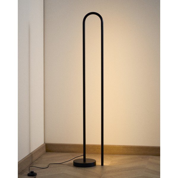 Crna LED stojeća svjetiljka (visina 120 cm) Bow – Kave Home-image-1